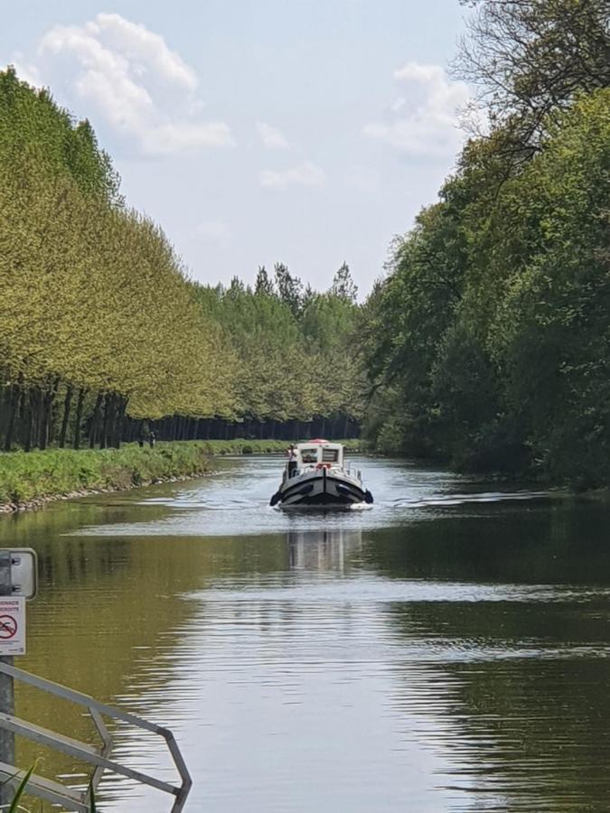 Bed and Breakfast Aux Lits Du Canal Жослен Экстерьер фото